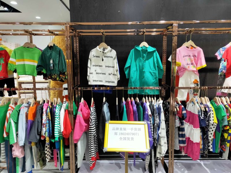 走进建华区服装店：时尚与舒适并存的选择